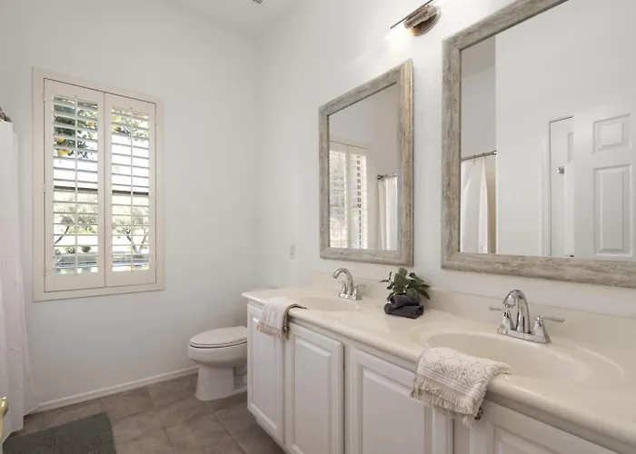 Gorgeous Lakefront Paradise W Pool & Views Holiday home Chandler