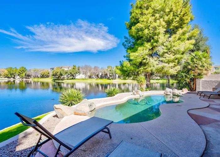 Gorgeous Lakefront Paradise W Pool & Views Holiday home *