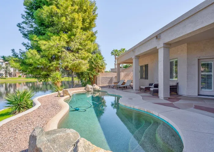 Holiday home Gorgeous Lakefront Paradise W Pool & Views *