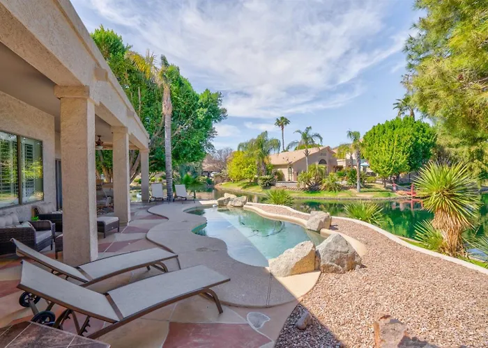 Gorgeous Lakefront Paradise W Pool & Views Holiday home *