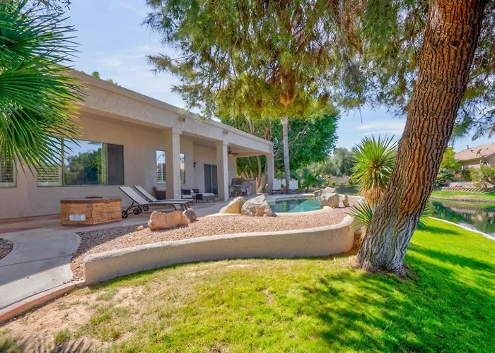 Gorgeous Lakefront Paradise W Pool & Views Holiday home *